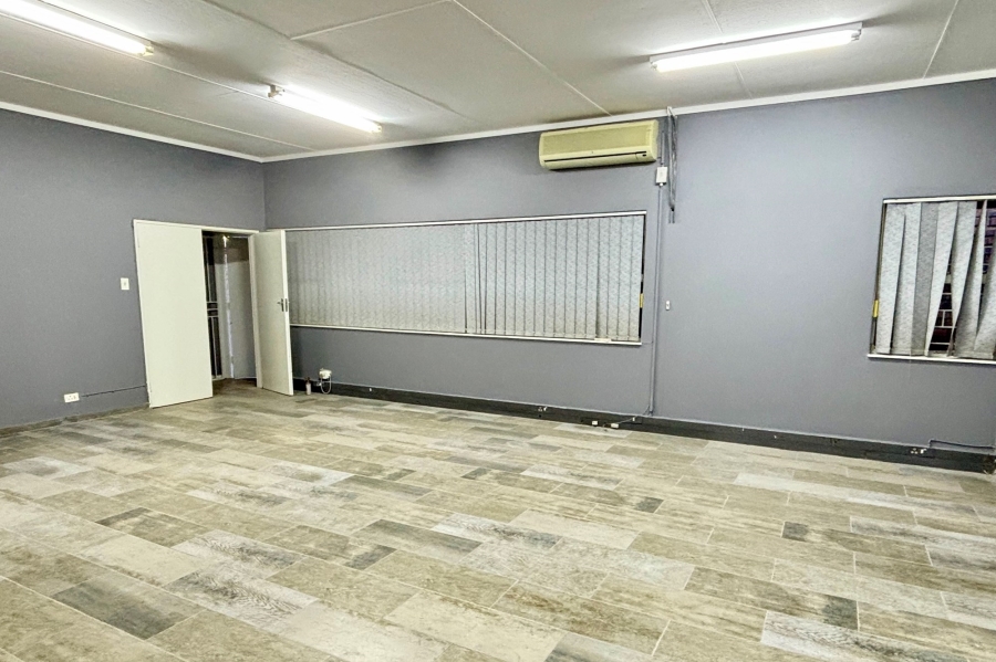 To Let commercial Property for Rent in Uitvlught Free State